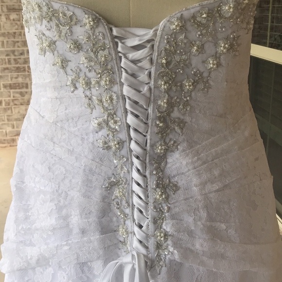 David’s Bridal White Beaded Lace Tulle Strapless Wedding Gown Dress - Picture 14 of 16